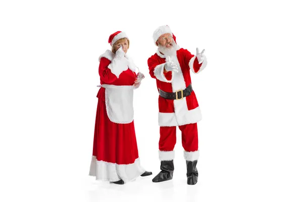 Portrait of two people, man in Santa Claus costume and crying woman, missis Claus isolated on white background. — Stock Photo, Image