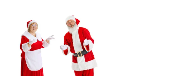 Emotionaler Weihnachtsmann und seine Frau, missis Claus gratuliert mit Neujahr und Weihnachten, schreibt einen Brief, Wunschliste — Stockfoto