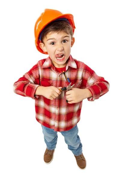 Vista de ángulo alto de niño divertido, niño en la imagen del constructor, arquitecto en casco protector naranja aislado sobre fondo blanco —  Fotos de Stock