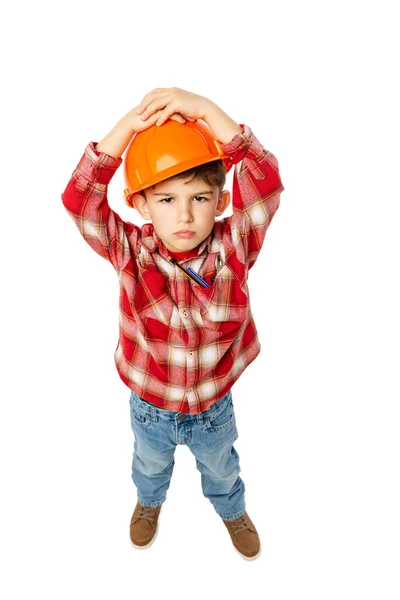 Hög vinkel syn på roligt liten pojke, unge i bild av byggmästare, arkitekt i orange skyddshjälm isolerad på vit bakgrund — Stockfoto
