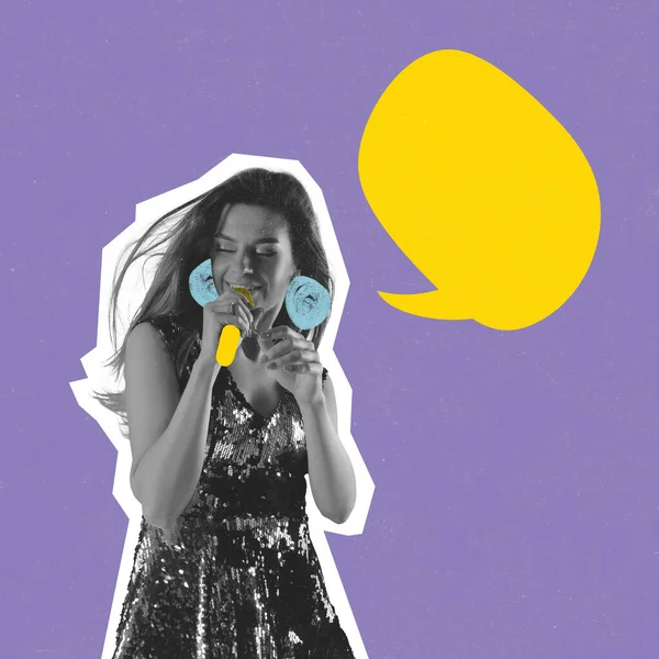 Mulher jovem, cantora com microfone no fundo neoned brilhante. Colagem contemporânea, design criativo. Capa para revista. — Fotografia de Stock