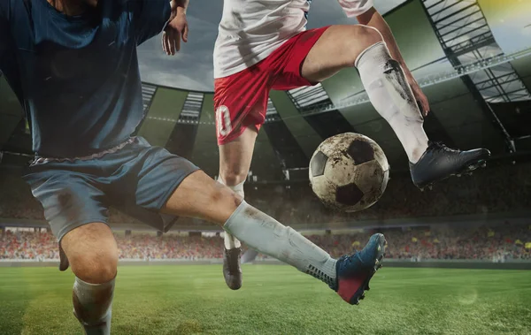 Crowed Stadyumu 'ndaki spor maçında stadyumda futbol oynayan sporcu, erkek futbolcu imajı..