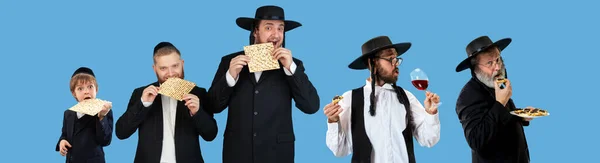 Porträts gemischter älterer Männer, orthodoxer jüdischer Männer, die Nationalgerichte probieren, Matzo. Feiertags-, Festkonzept. — Stockfoto