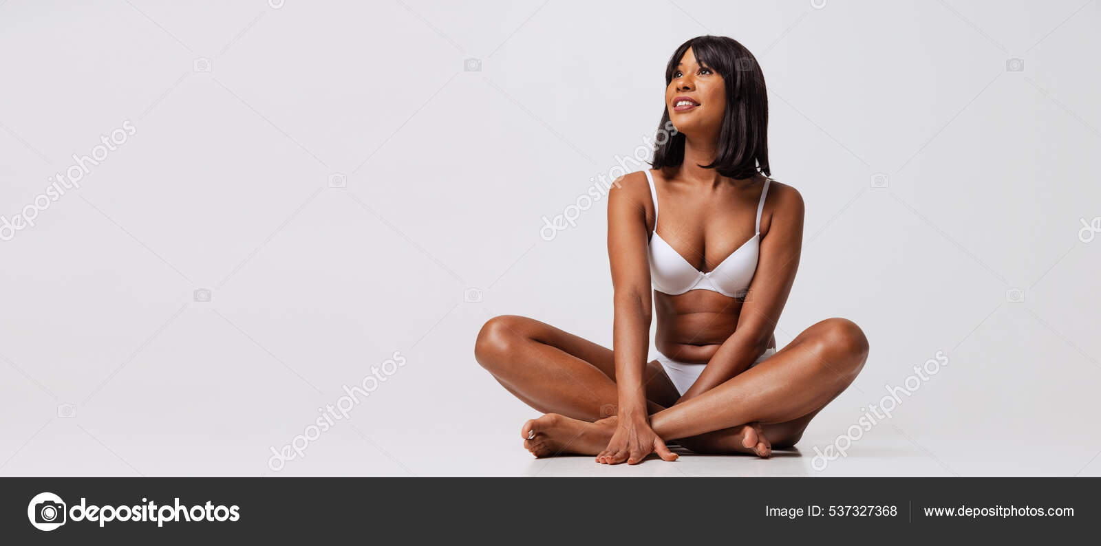 Foto de Beauty concept. Portrait of fit girl in underwear looking