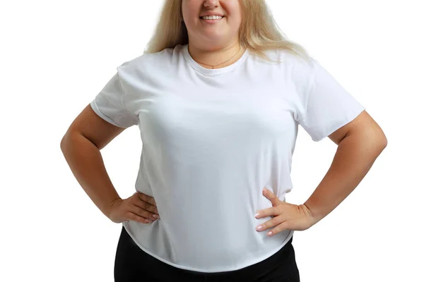 Imagem recortada de mulher plus-size vestindo camiseta branca e jeans posando isolada no fundo do estúdio branco. — Fotografia de Stock