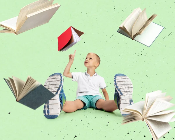 Współczesny kolaż artystyczny małego ciekawskiego chłopca, dziecko siedzące wokół latających książek odizolowanych na zielonym tle — Zdjęcie stockowe