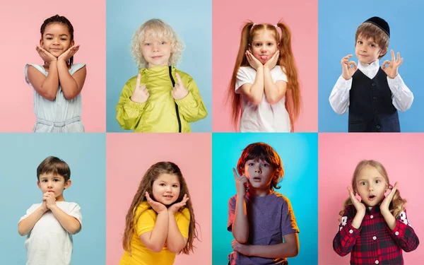 Çok renkli stüdyo arka planında izole edilmiş küçük şirin çocukların, erkek ve kız çocuklarının portreleri. Duygular, yüz ifadesi, çocukluk kavramı