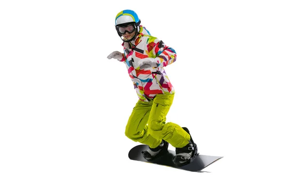 Portrait de jeune femme en sportswear lumineux, lunettes et casque snowboard isolé sur fond de studio blanc. Concept de sports d'hiver — Photo