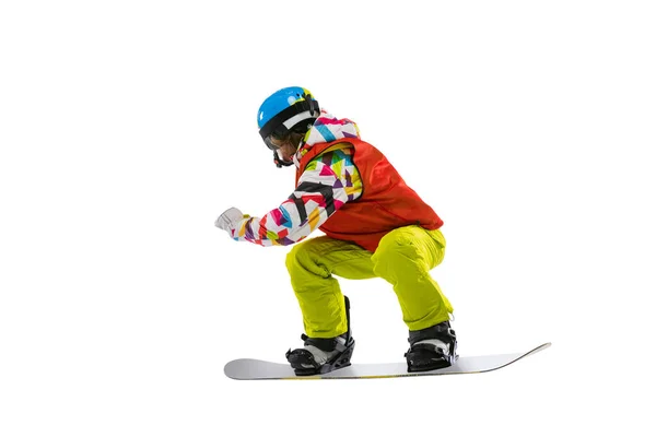 穿着鲜艳运动服、护目镜和头盔滑雪板的年轻女子形象在白色工作室背景下被隔离。冬季体育运动的概念 — 图库照片