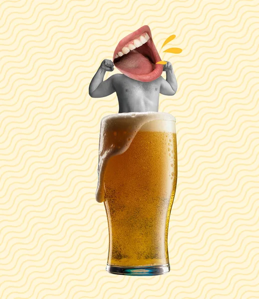 Collage de arte contemporáneo, diseño moderno. Festival de la cerveza. Cuerpo humano con la boca abierta en lugar de cabeza sobresalen espumoso vaso de cerveza aislado sobre fondo claro — Foto de Stock