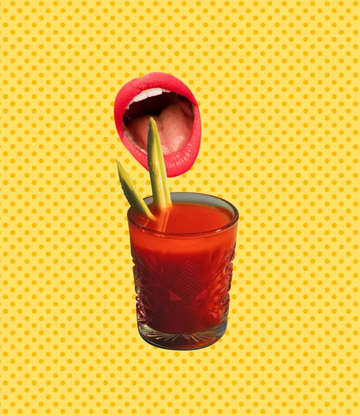 Offener, weiblicher Mund, blutiger Marmor-Cocktail isoliert auf hellgelbem Hintergrund. Trendfarben. Pop Art, Retro-Stil. Konzept von Getränken, Geschmack, Party. — Stockfoto
