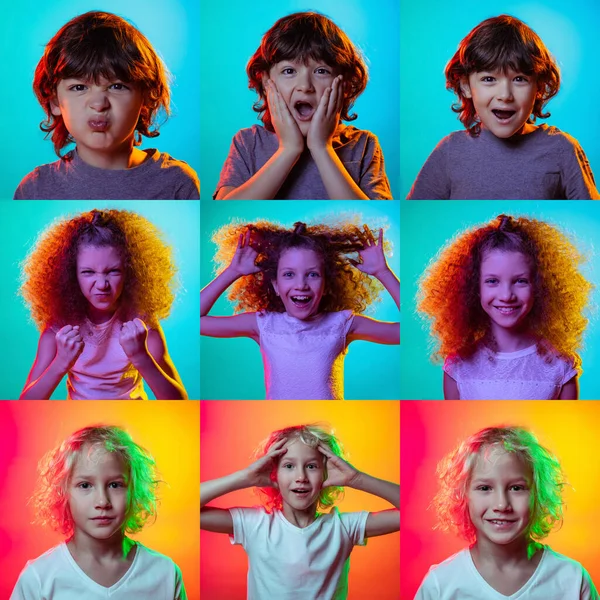 Conjunto de retratos de pequenas crianças emocionais bonitos, meninos e meninas isolados em fundo estúdio multicolorido em luz de néon. Educação, emoções, expressão facial e infância — Fotografia de Stock