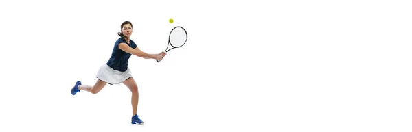 Flyer nuori hoikka nainen, tennispelaaja koulutusta maila ja pallo eristetty valkoisella pohjalla. Terveellinen elämäntapa, kunto, urheilu, liikunta käsite. — kuvapankkivalokuva