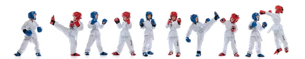 Горизонтальний флаєр із зображеннями двох маленьких дітей, хлопчиків, тхеквондо-спортсменів, які носять добутки та спортивну форму, ізольовані на білому тлі. Колаж, набір — стокове фото