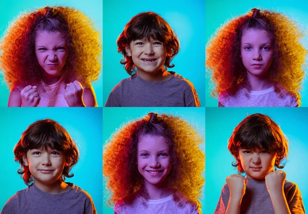 Conjunto de retratos de pequenas crianças emocionais bonitos, menino e menina isolados em fundo estúdio multicolorido em luz de néon. Educação, emoções, expressão facial e infância — Fotografia de Stock