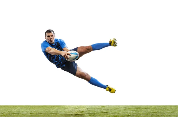 Jeden muž, rugby hráč chytání míč ve skoku izolované na bílém pozadí. Skok a akční koncept. neuvěřitelné napětí ze všech sil — Stock fotografie