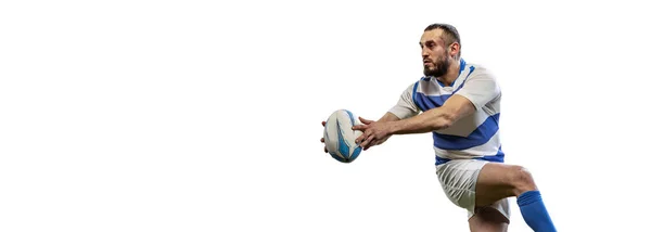 Avance vite. Joueur de rugby masculin attrapant la balle en saut isolé sur fond blanc. Saut et concept d'action. une souche incroyable de toutes les forces — Photo