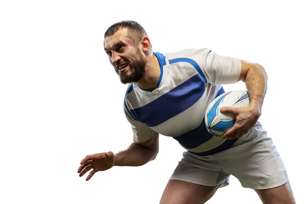 Defensives Spiel. Ein männlicher Rugbyspieler spielt Rugbyfußball isoliert auf weißem Hintergrund. Sport, Aktivität, Gesundheit, Hobby, Berufskonzept — Stockfoto
