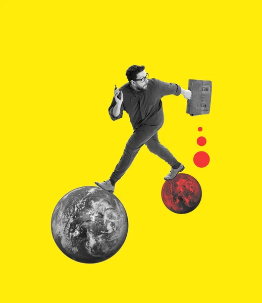 Joven, estudiante con maletín retro saltando de un planeta a otro. collage de arte contemporáneo. Inmigración internacional — Foto de Stock