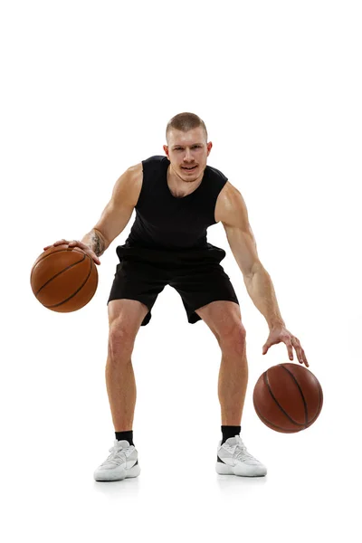Bonito homem musculado, jogador de basquete posando com duas bolas isoladas no fundo do estúdio branco. Esporte, movimento, conceitos de atividade. — Fotografia de Stock