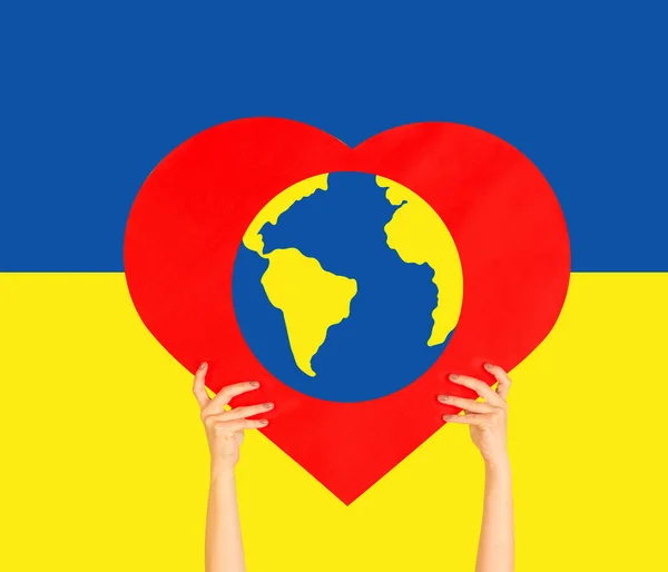 Colagem de arte contemporânea, design moderno. Mãos femininas segurando sinal, símbolo de paz no mundo isolado em azul bandeira amarela da Ucrânia fundo. — Fotografia de Stock