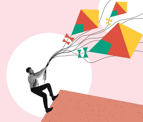 创意设计。生意人，员工，努力地握着那只五彩缤纷的大风筝，象征着通向成功的艰难道路 — 图库照片