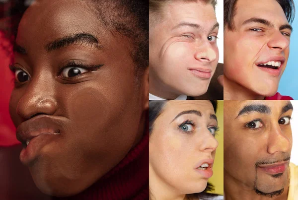 Conjunto de rostros cercanos de niñas y niños aplastados sobre vidrio aislado sobre fondo de color. Concepto de emociones humanas, diversidad. Modelos apoyados en vidrio —  Fotos de Stock