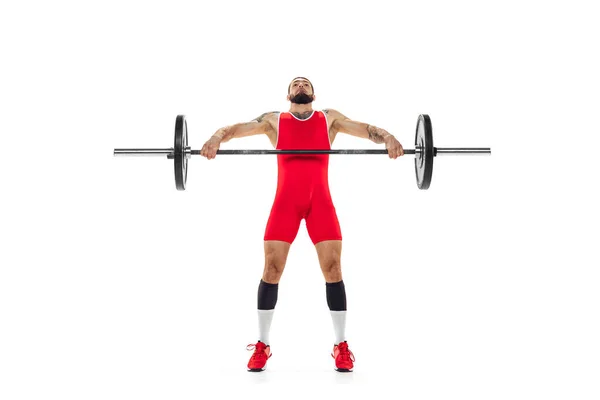 身穿红色运动服的男子的全长肖像,体重减轻,背景为白色.体育、举重、力量、成就概念 — 图库照片