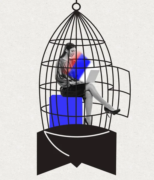 Colagem de arte contemporânea. Jovem sentada na gaiola do pássaro e lendo notícias russas falsas — Fotografia de Stock