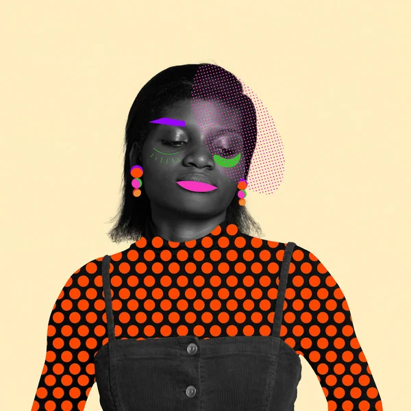Buntes Design. Collage zeitgenössischer Kunst. Schöne junge Frau mit Zeichnungen auf Gesicht und Tuch isoliert über hellgelbem Hintergrund — Stockfoto