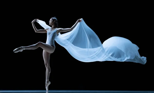 Bailarina clásica elegante bailando con tela ingrávida aislada sobre fondo de estudio negro en neón. Teatro, arte, belleza, gracia, acción y concepto de movimiento. —  Fotos de Stock