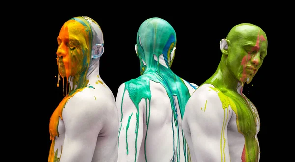 Kolorowy kolaż. Męskie ciało i twarz pokryte kolorowymi farbami wyizolowanymi na czarnym tle. Budowa mięśni — Zdjęcie stockowe