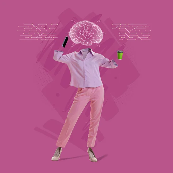 Colagem de arte contemporânea. Silhueta feminina elegante com xícara de café e telefone isolado sobre fundo rosa. Esquema cerebral digital — Fotografia de Stock
