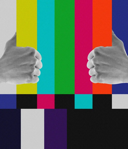 Hedendaagse kunst collage. Handen vasthouden van gebroken tv-vertaling symboliseert slechte netwerkverbinding — Stockfoto
