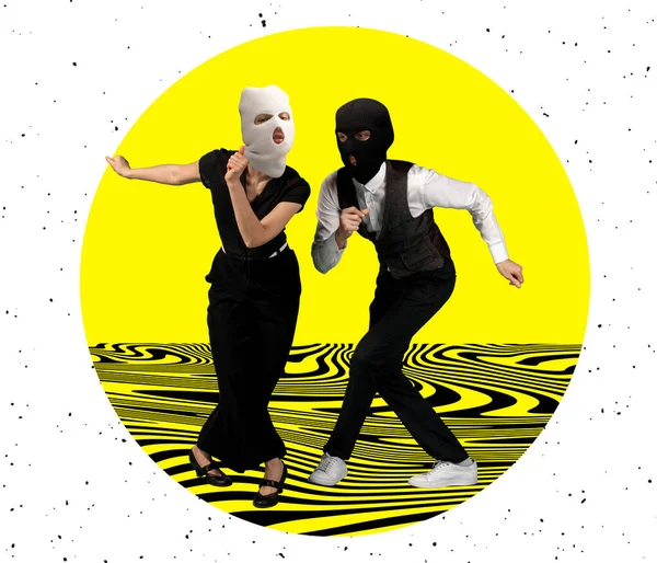Kortárs művészeti kollázs. Fiatal stílusos pár, férfi és nő visel símaszk és tánc elszigetelt sárga háttér — Stock Fotó