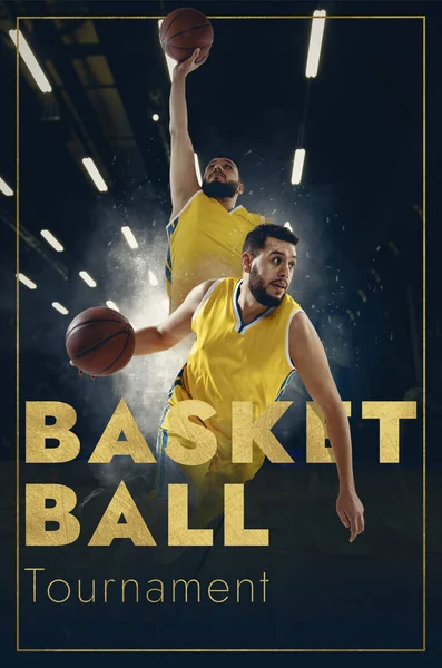 젊은 스포츠맨 과 함께 한 포스터, 농구 선수는 글자가 적힌 손전등의 어두운 배경에서 고립된 채 농구를 한다. 스포츠, 게임, 경쟁에 대한 개념. — 스톡 사진