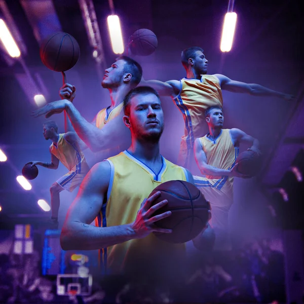 Plakát s mladými sportovci, basketbalisté hrají basketbal izolovaný na tmavém pozadí v baterkách, reflektory. Pojetí sportu, hry, soutěže. — Stock fotografie