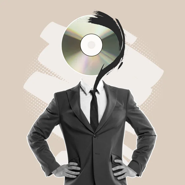 Collage d'arte contemporanea. Uomo d'affari in giacca e cravatta con testa disco CD isolata su sfondo beige — Foto Stock