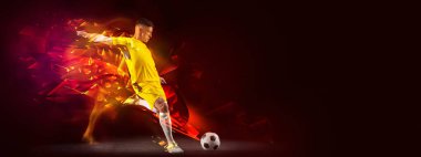 El ilanı. Futbolla yaratıcı sanat çalışmaları, hareket halindeki futbolcu ve topla hareket eden eylem arka planda çokgen ve akışkan neon elementlerle izole edilmiş. Sanat, yaratıcılık, spor