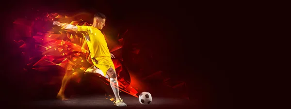 Szórólap. Kreatív alkotás focival, mozgásban lévő focistával és akció labdával, sötét háttéren elszigetelt poligonális és folyékony neon elemekkel. Művészet, kreativitás, sport — Stock Fotó