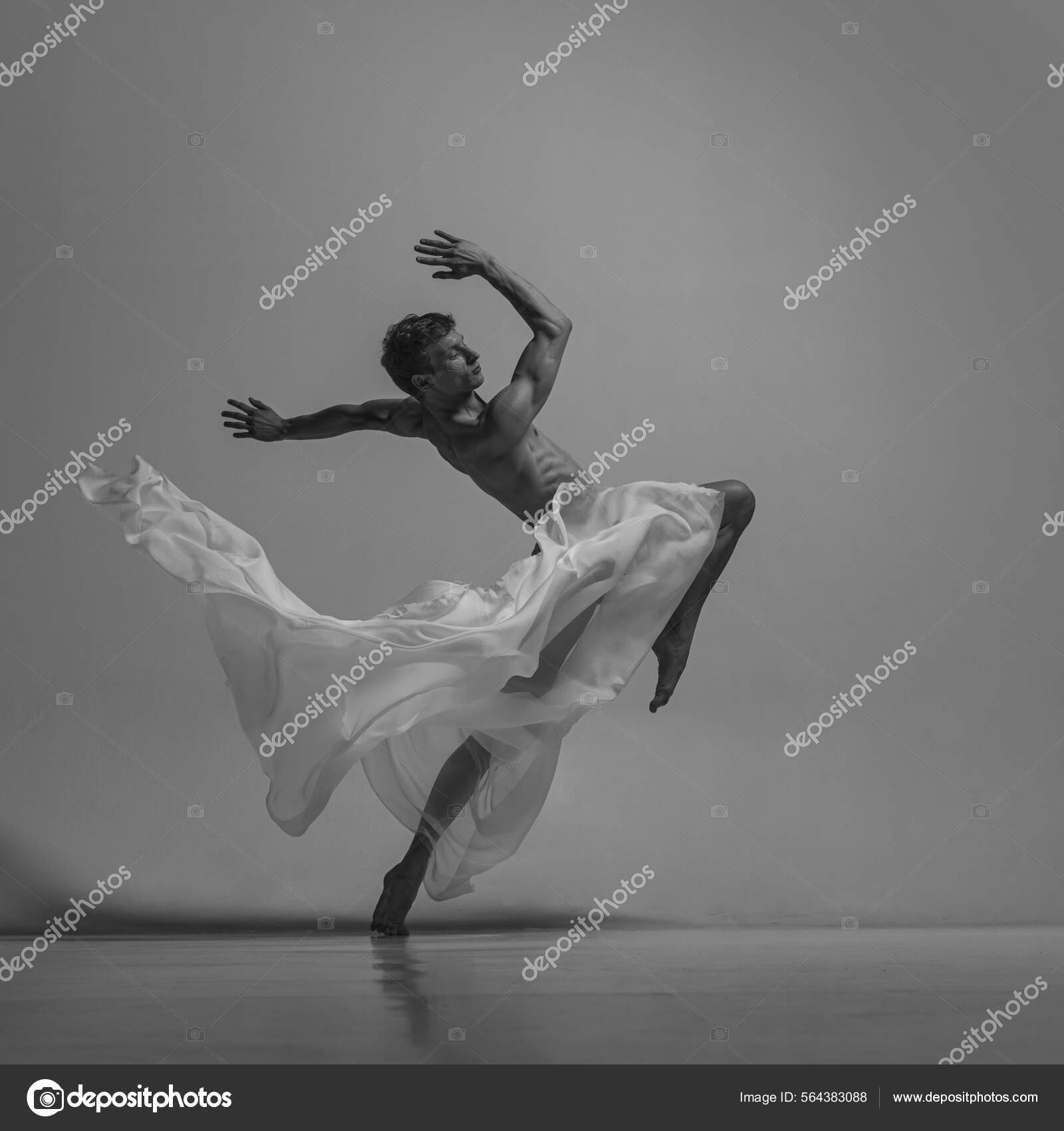 Harapan. Potret hitam dan putih dari penari balet pria berotot yang