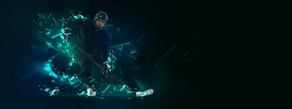 Mladý muž, profesionální hokejista v ochranném uniformě trénink izolovaný na tmavém pozadí polygonální, tekuté neonové prvky. Pojetí sportu — Stock fotografie