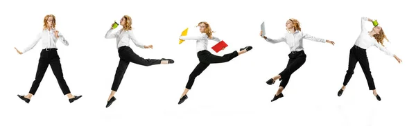 Hareketlerin gelişimi. Heyecanlı, neşeli, ofis çalışanı beyaz üzerinde iş kıyafetleriyle dans eden bir grup kız. İş, başlangıç, hareket ve eylem kavramı. — Stok fotoğraf