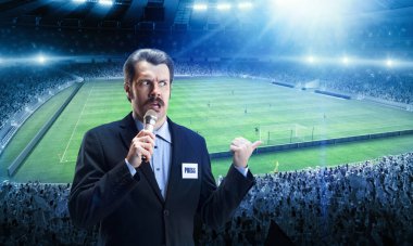 Maçtan önce futbol sahasında, internet yayınından önce. Spor haberleri, bilgi, şampiyonluk. leage