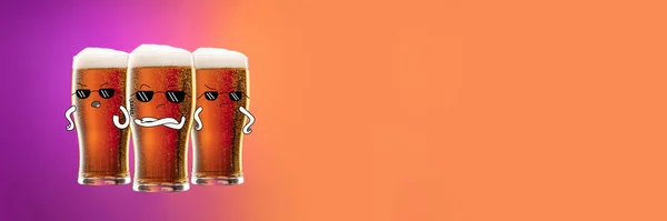 Creative collage with glasses of frothy beer with drawings isolated over gradient purple and orange color background in neon. Concept of alcohol, holidays, — 스톡 사진