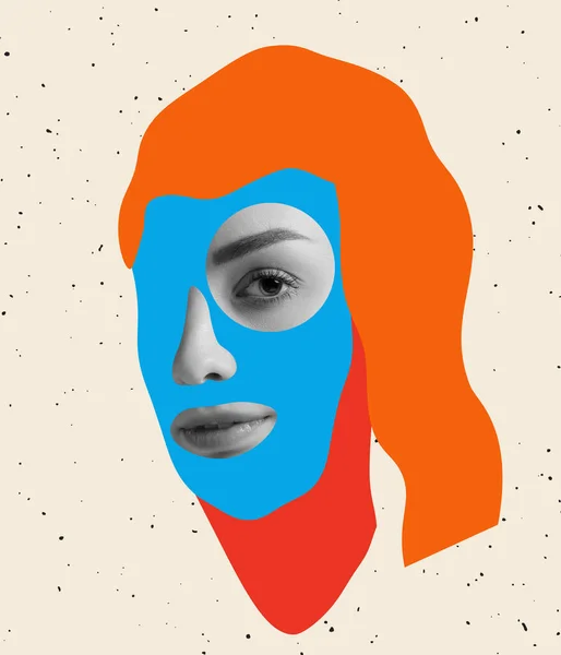 Współczesny kolorowy i konceptualny jasny kolaż artystyczny. Czuła piękna kobieta z narysowanymi elementami twarzy na beżowym tle — Zdjęcie stockowe