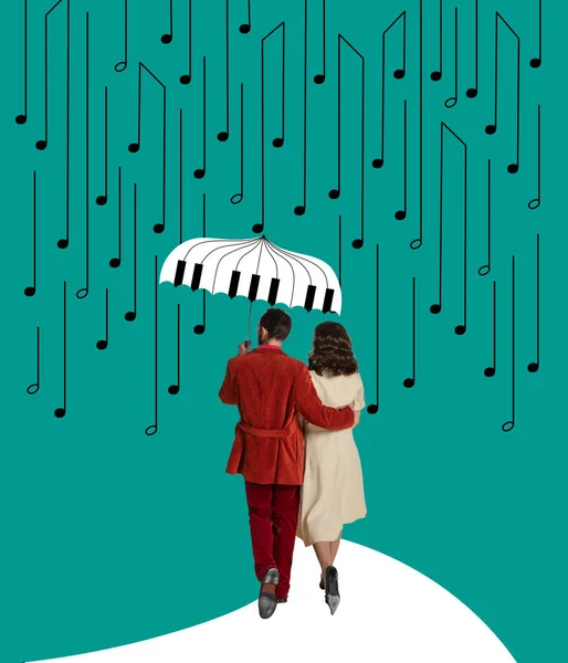 Colagem de arte contemporânea com casal caminhando sob chuva de notas de música isoladas sobre fundo azul. Conceito de ideias, aspiração, imaginação. Design para cartão, capa de revista — Fotografia de Stock