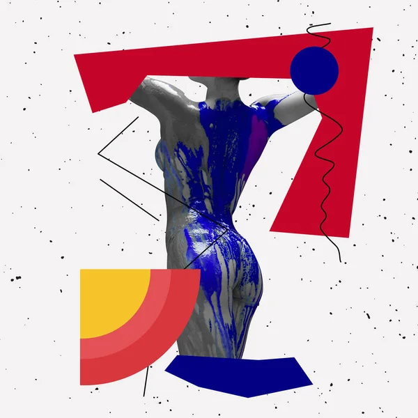 Коллаж современного искусства. Задний вид обрезанного женского тела, покрытого синей краской на белом фоне с геометрическим дизайном — стоковое фото