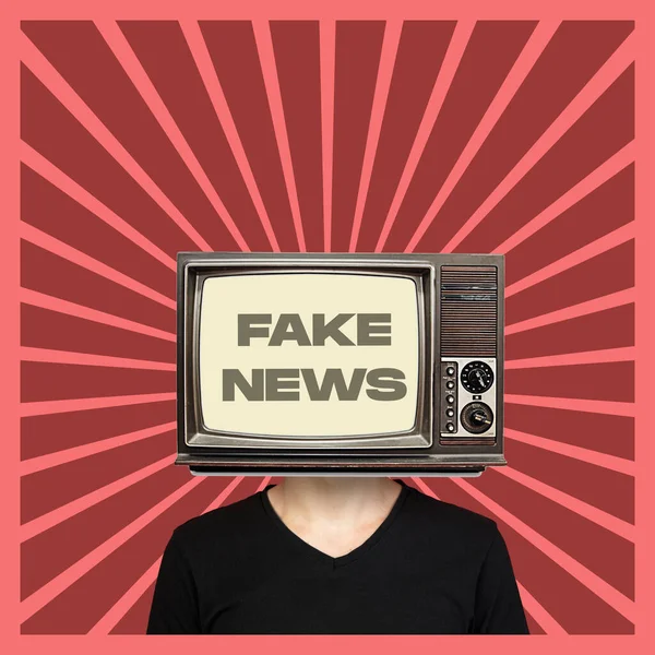 現代美術のコラージュ。代わりに赤の背景に孤立偽のニュースを示すレトロなテレビセットの頭を持つ男 — ストック写真