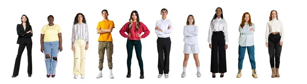 Conjunto de jovens felizes, pessoas multi étnicas, homens e mulheres de pé isolados sobre fundo branco, panfleto horizontal, banner. Modelos em roupas casuais — Fotografia de Stock